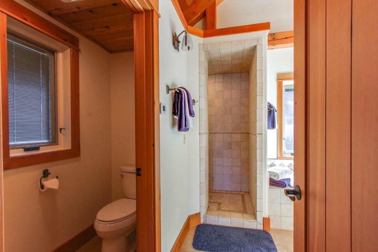 Bottle Bay Lakefront Lodge Sandpoint Exterior foto