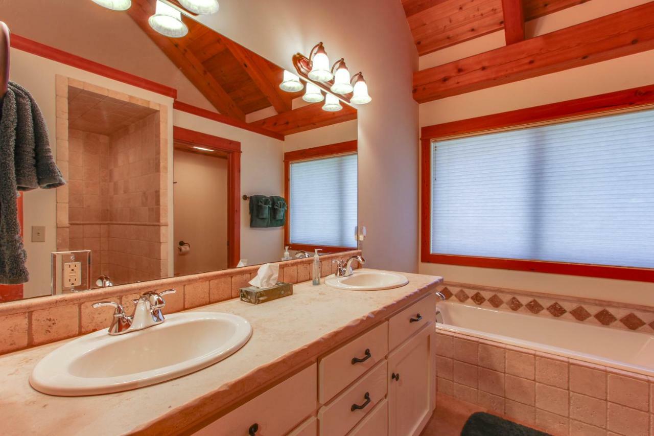 Bottle Bay Lakefront Lodge Sandpoint Exterior foto